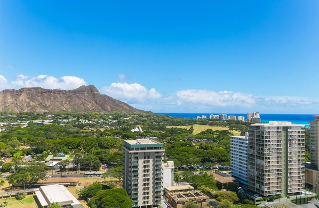 Waikiki Sunset * Newly Renovated * Parking * Diamond Head Ocean Views *