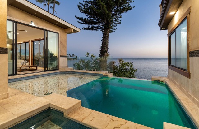 Wailupe Seaside Haven: Beachfront Luxury Home w/ Pool & in City Proximity