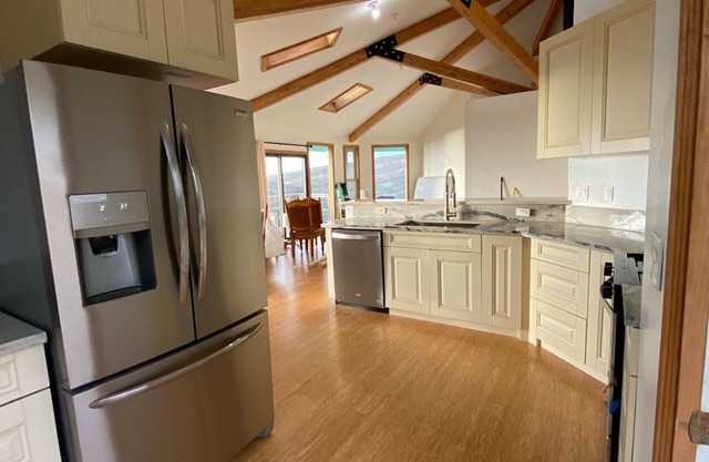 Waimea/Kawaihae dry side with breathtaking ocean view and sunset.