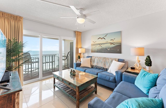 Penthouse Condo with Large Balcony and Direct Oceanfront Views