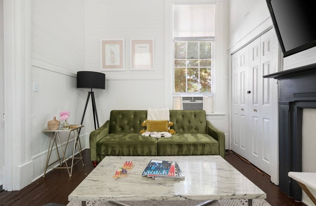 Steps to King! Dreamy Stay for Curious Explorers - Sleeps 2 Guests