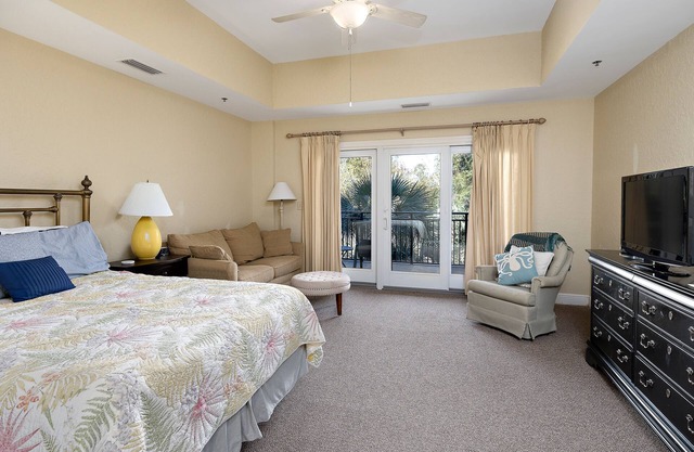 Walk or Bike to Pier and Village from Salt Air Villas! Community Pool and Private Balcony