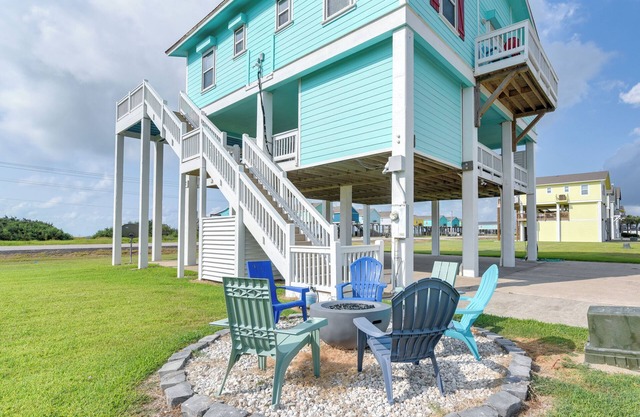 Walk to Beach: Home w/ Hot Tub & Deck in Gilchrist