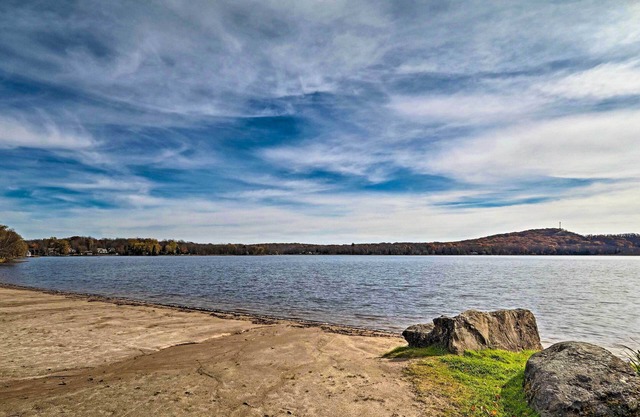 Walk to Beach: Pocono Lake Cabin w/ Pool Access!