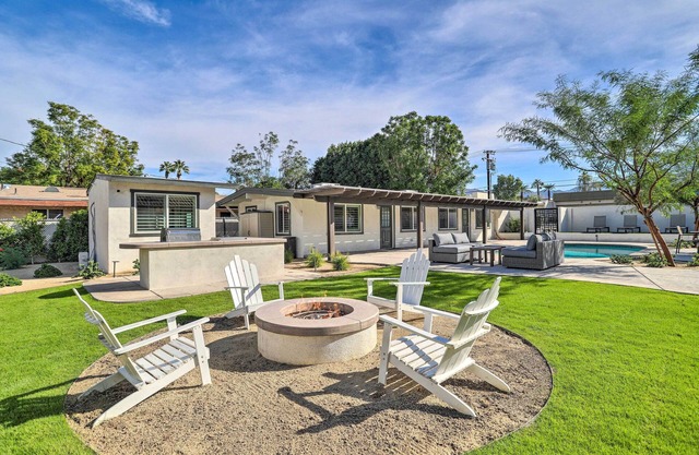 Walk to Downtown Palm Desert: Home w/ Pool Access