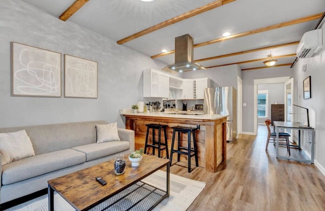 Walk to DT | Fast Wi-fi + Long stay equipped!