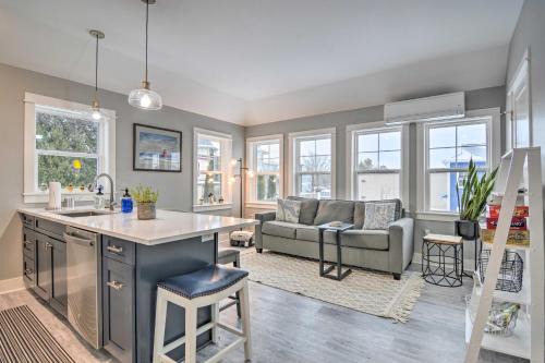 Walk to Dtwn Charlevoix Condo with Fireplace
