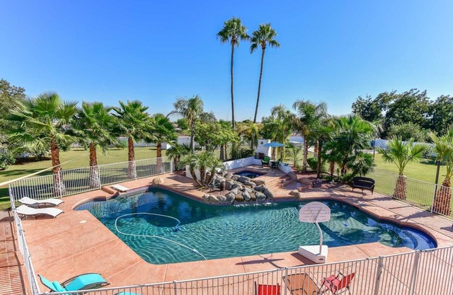 HEATED SPA WALK 2 LA-WSOX SP TRAINING 5MN DRIVE 2 STADIUM 1AC YARD 4Ksq ft HOME