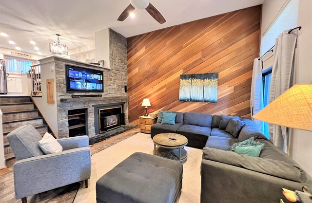 Ubicado en los pinos, chimenea, piscina / bañera de hidromasaje pase, garaje. Licencia Breck # 780490001