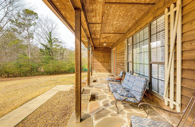 Walk to Noccalula Falls: Peaceful Home w/ Deck