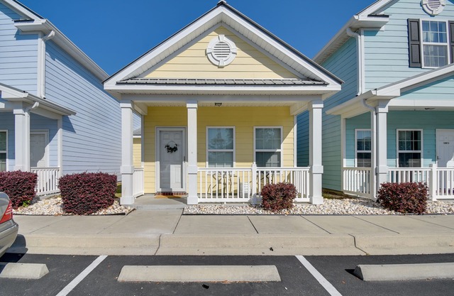 ¡NUEVO! 3BR Myrtle Beach Cottage - Caminar a la playa!