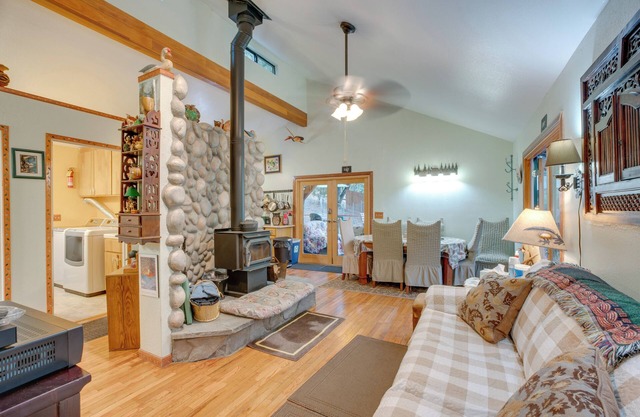 Placerville Cabin w / Forest Views - Walk to River!