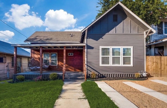 Walk to St. Paul Square & Downtown