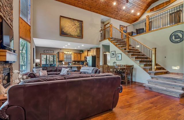 Recientemente redecorado! 5 BR / 4BA en el hermoso Branson Canyon, cerca del lago y los campos de golf