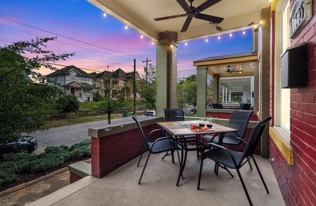 Walk & Wander - Choo Choo, Eats, Southside Fun - Entire House