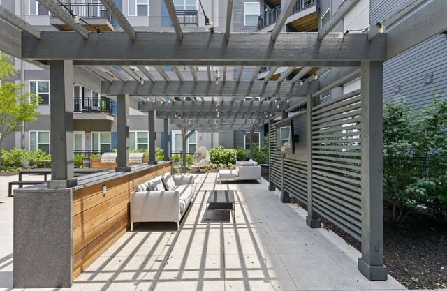 Walkable Studio Apartment in Downtown | CozySuites