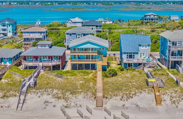 Walking on Sunshine-Ambos niveles: 8BR, 4BA, 16 plazas! Frente al mar con cubiertas!