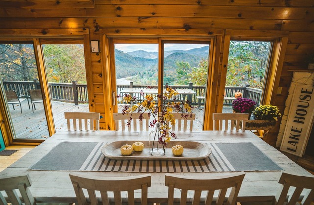 Watauga Lake & Mtn Views - Hot Tub & Dock on the lake