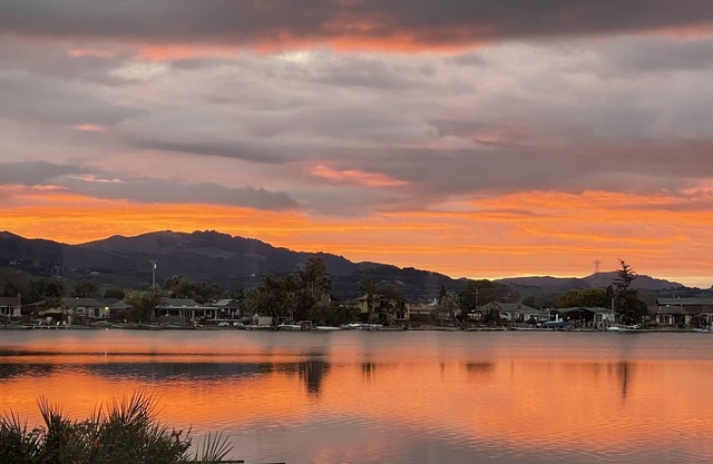 WATCH THE SETTING SUN & THE MARIN MOUNTAINS OR KAYAK THE LAGOON from the dock