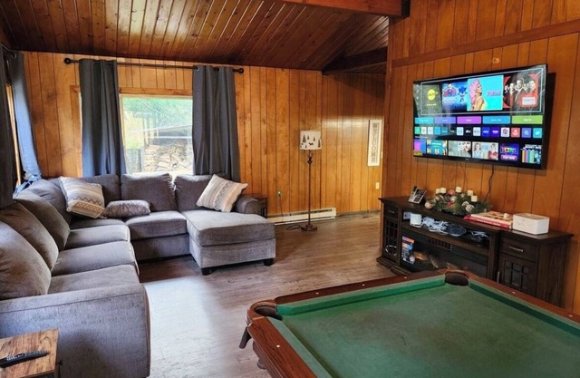 Water front Cabin Retreat ✨️ A Vacation Wonderland ✨️