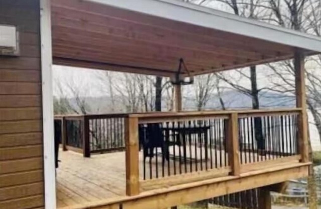 Water view charming lake house! The perfect cozy gateway in nature!