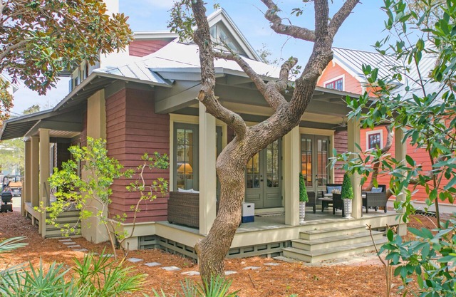 WaterColor "Wine Down" | Sleeps 6 | 6 Seater Golf Cart |Walk to Beach | Bikes