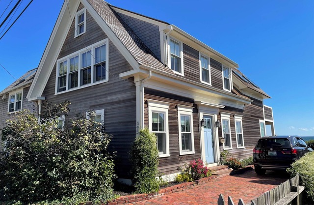Frente al agua! 5 hab casa situada en el tranquilo East End de Provincetown.