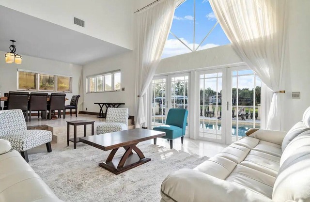 Waterfront 5 Bed/5Bath Home-Pool, Dock, Las Olas