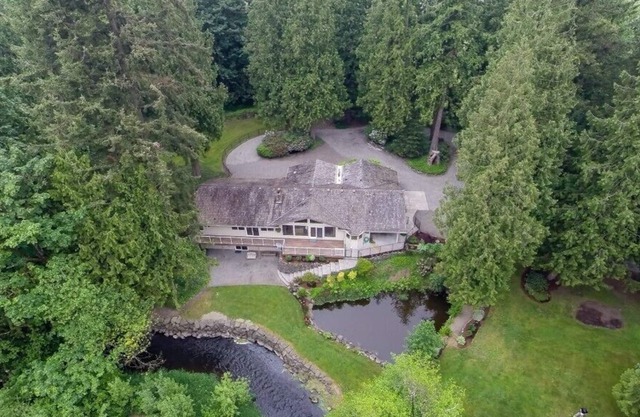 Waterfront 5BR Paradise Home w BBQ/Sauna/Parking