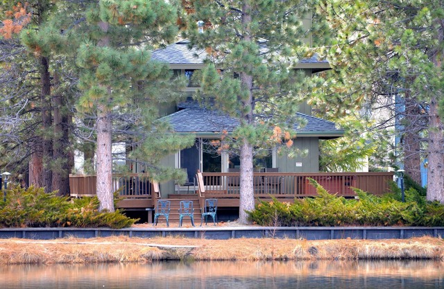 Cabaña frente al mar con spa en Tahoe Keys Lagoon