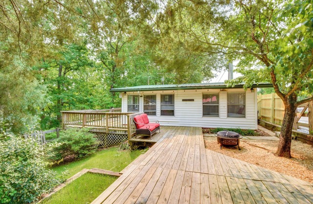 Waterfront Cabin w/ Private Dock on Lake Hartwell!