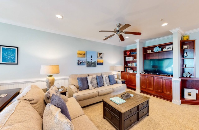 Waterfront Condo w/ Free WiFi, Central AC, Private Washer/Dryer, Shared Pool
