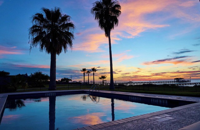 Waterfront Dream: 270' Pier, Pool & Sunset Magic
