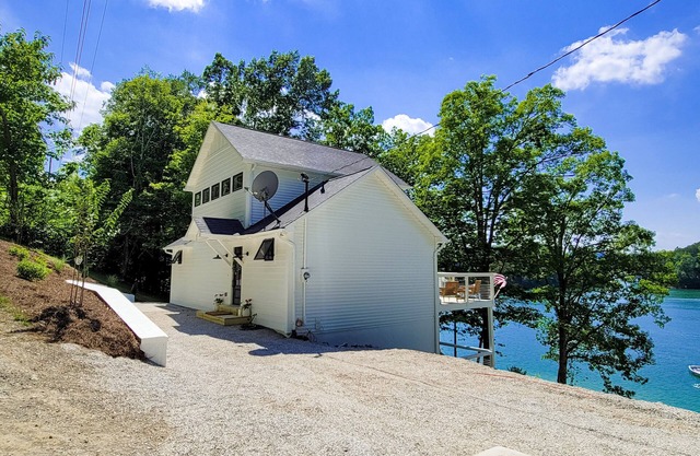 Waterfront gem on Norris Lake w/ dock, sunset lake views, decks, and firepit