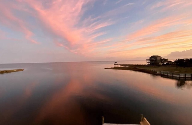 Waterfront Home w/ Great View! Spacious and Cozy!
