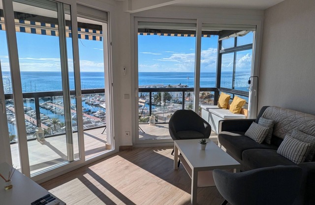 Waterfront in the heart of Paseo Maritimo - Marbella!