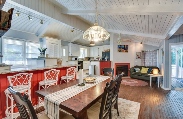 Waterfront Lake Hartwell Vacation Rental w/ Dock!