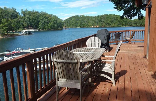 Frente al lago Keowee chalet con magníficas vistas del lago 180 ° 15 minutos de Clemson!