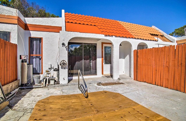Waterfront Lauderhill Villa - Remote Escape!