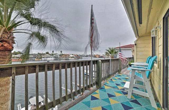 Waterfront Luxury House Dock, Fire Pit and Fishing