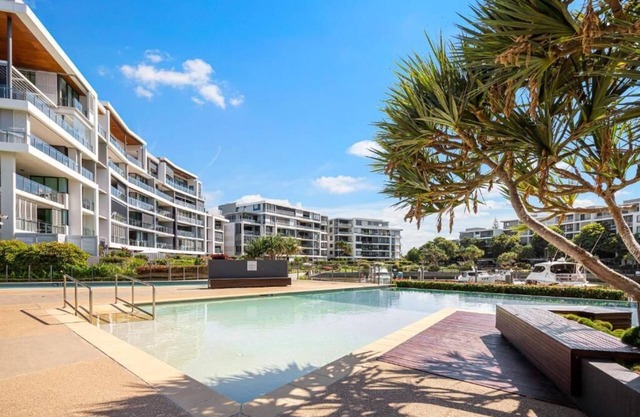 Waterfront Luxury Retreat | Resort Facilities Hot Tub, Pools, Sauna, Tennis