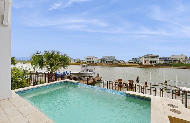 Waterfront luxury with private dock, outdoor kitchen, infinity pool & pier