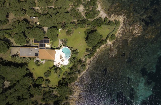 Propiedad frente al mar en finca privada con vistas al mar y acceso directo a la playa