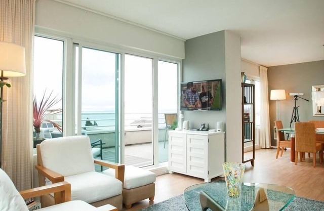 PENTHOUSE FRENTE AL AGUA. VISTAS ESPECTACULARES, CUBIERTAS, PRIVACIDAD, TRANQUILO, ESTACIONAMIENTO.