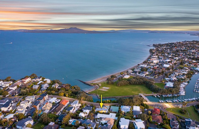 Waterfront retreat with stunning sea view - Family friendly & Great location