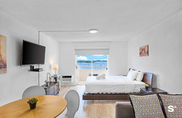 Waterfront Studio Condo in Miami | Free Parking & Bay Views