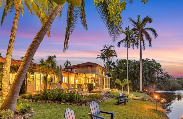 Waterfront / Steps to Beach / Heated Pool / Casablanca Key / Residence