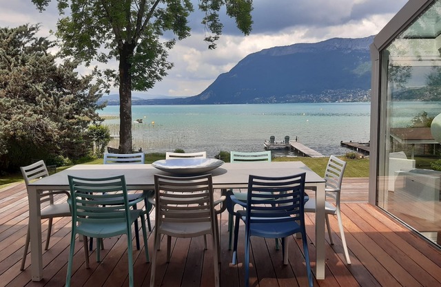 Encantadora villa frente al mar, pontón privado