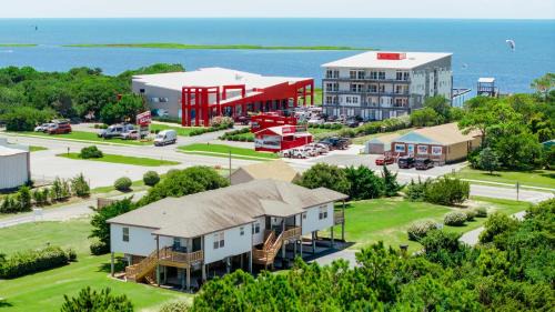Watermen's Cabana 3C - 3-bedroom, 2-bathroom apartment - Walk to beach and access to REAL Watersports