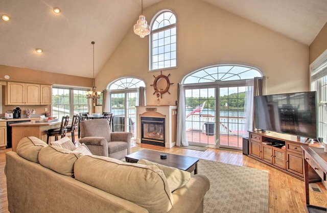 Waterside Haven on Milton Pond w/ Deck & Boat Dock
